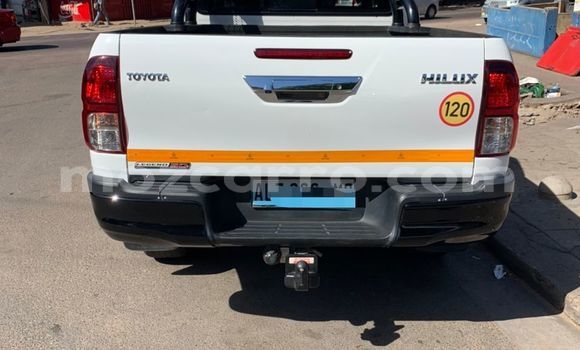 Buy Used Toyota Hiluxe Revo White Car in Maputo in Maputo Buy Used Toyota Hiluxe Revo White Car in Maputo in Maputo