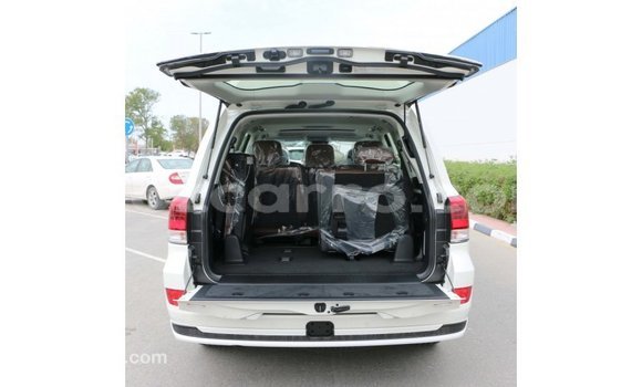 Comprar Importar Toyota Land Cruiser Branco Carro em Import - Dubai em Cabo Delgado Comprar Importar Toyota Land Cruiser Branco Carro em Import - Dubai em Cabo Delgado
