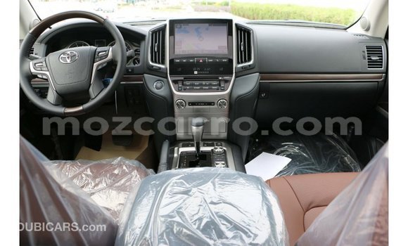 Comprar Importar Toyota Land Cruiser Branco Carro em Import - Dubai em Cabo Delgado Comprar Importar Toyota Land Cruiser Branco Carro em Import - Dubai em Cabo Delgado