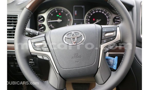 Comprar Importar Toyota Land Cruiser Branco Carro em Import - Dubai em Cabo Delgado Comprar Importar Toyota Land Cruiser Branco Carro em Import - Dubai em Cabo Delgado
