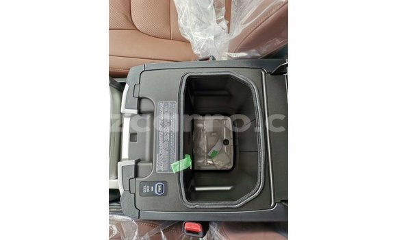 Comprar Importar Toyota Land Cruiser Branco Carro em Import - Dubai em Cabo Delgado Comprar Importar Toyota Land Cruiser Branco Carro em Import - Dubai em Cabo Delgado