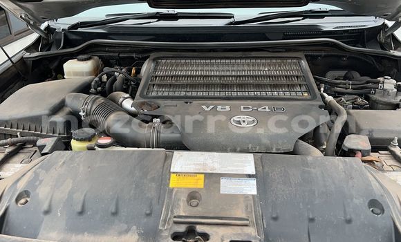Buy Used Toyota Land Cruiser Silver Car in Maputo in Maputo Buy Used Toyota Land Cruiser Silver Car in Maputo in Maputo