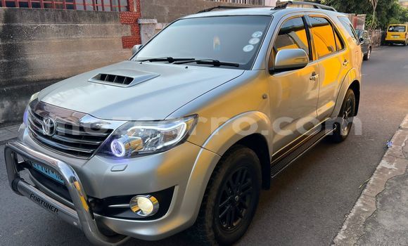 Nunua Ilio tumika Toyota Fortuner Nyingine Gari ndani ya Maputo nchini Maputo Nunua Ilio tumika Toyota Fortuner Nyingine Gari ndani ya Maputo nchini Maputo