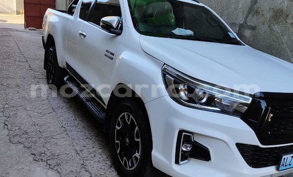 Buy Used Toyota Hiluxe Revo White Car in Maputo in Maputo Buy Used Toyota Hiluxe Revo White Car in Maputo in Maputo