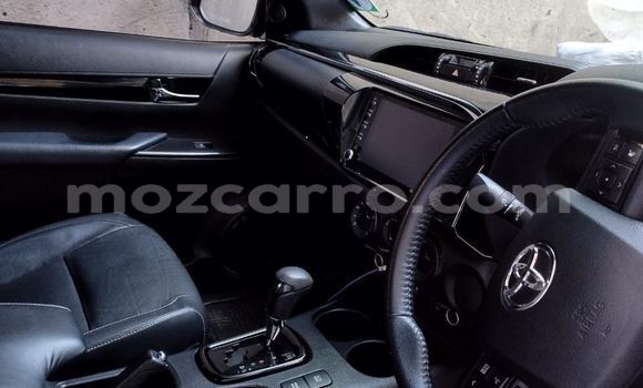 Buy Used Toyota Hiluxe Revo White Car in Maputo in Maputo Buy Used Toyota Hiluxe Revo White Car in Maputo in Maputo