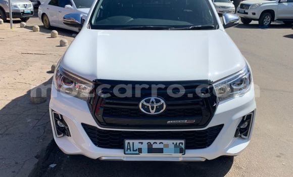 Buy Used Toyota Hiluxe Revo White Car in Maputo in Maputo Buy Used Toyota Hiluxe Revo White Car in Maputo in Maputo