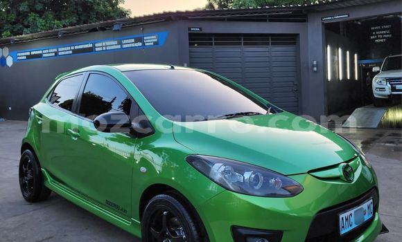 Comprar Usado Mazda Demio Verde Carro em Maputo em Maputo