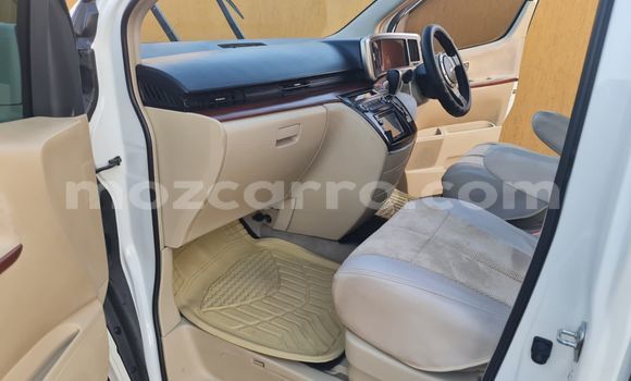 Comprar Usado Nissan Elgrand Branco Carro em Maputo em Maputo Comprar Usado Nissan Elgrand Branco Carro em Maputo em Maputo