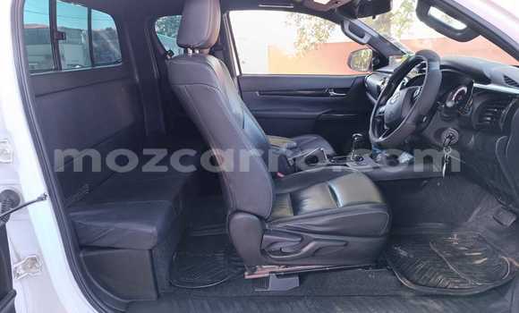 Nunua Ilio tumika Toyota Hilux Nyeupe Gari ndani ya Marara nchini Tete Nunua Ilio tumika Toyota Hilux Nyeupe Gari ndani ya Marara nchini Tete