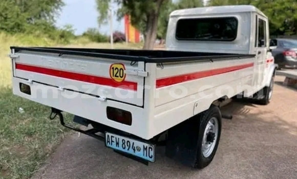 Nunua Ilio tumika Mahindra Bolero Nyeupe Gari ndani ya Maputo nchini Maputo Nunua Ilio tumika Mahindra Bolero Nyeupe Gari ndani ya Maputo nchini Maputo
