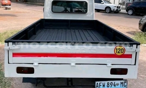 Nunua Ilio tumika Mahindra Bolero Nyeupe Gari ndani ya Maputo nchini Maputo Nunua Ilio tumika Mahindra Bolero Nyeupe Gari ndani ya Maputo nchini Maputo