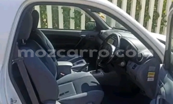 Comprar Usado Toyota RAV4 Branco Carro em Maputo em Maputo Comprar Usado Toyota RAV4 Branco Carro em Maputo em Maputo
