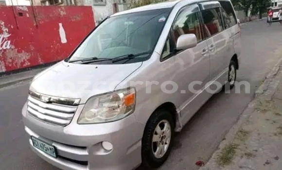 Nunua Ilio tumika Toyota Noah Nyingine Gari ndani ya Maputo nchini Maputo