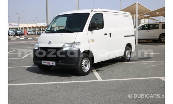 Comprar Importar Daihatsu Sirion Branco Carro em Import - Dubai em Cabo Delgado