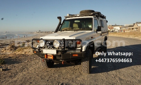 Comprar Usado Toyota Land Cruiser Branco Carro em Maputo em Maputo