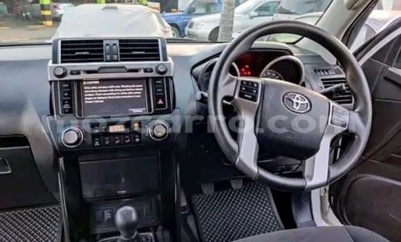 Nunua Ilio tumika Toyota Land Cruiser Prado Nyeupe Gari ndani ya Maputo nchini Maputo Nunua Ilio tumika Toyota Land Cruiser Prado Nyeupe Gari ndani ya Maputo nchini Maputo