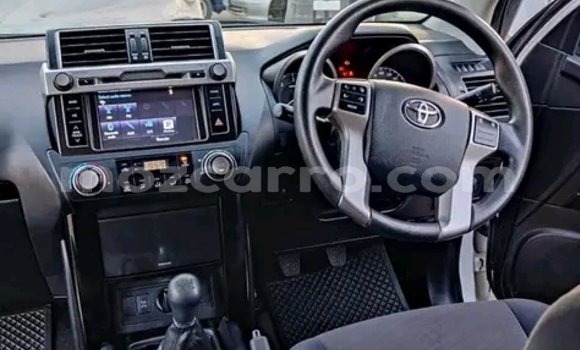 Nunua Ilio tumika Toyota Land Cruiser Prado Nyeupe Gari ndani ya Maputo nchini Maputo Nunua Ilio tumika Toyota Land Cruiser Prado Nyeupe Gari ndani ya Maputo nchini Maputo