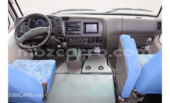 Comprar Importar Mitsubishi Carisma Branco Carro em Import - Dubai em Cabo Delgado