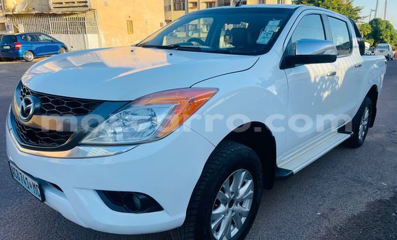 Nunua Ilio tumika Mazda BT-50 Nyeupe Gari ndani ya Maputo nchini Maputo