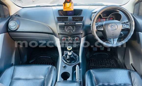 Comprar Usado Mazda BT-50 Branco Carro em Maputo em Maputo