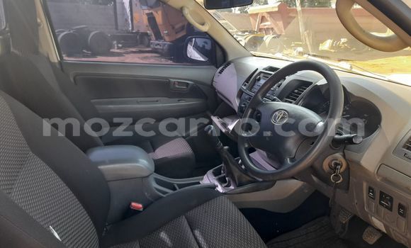 Tenga Tsaru Toyota Hilux Chena Mota in Maputo in Maputo
