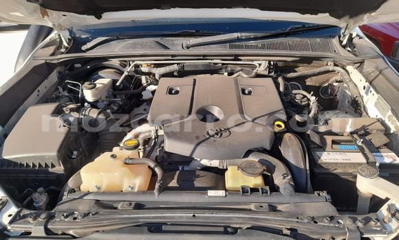 Comprar Usado Toyota Hilux Branco Carro em Maputo em Maputo
