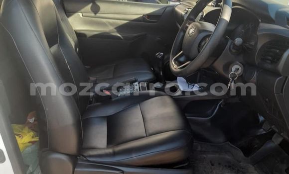 Buy Used Toyota Hilux White Car in Maputo in Maputo Buy Used Toyota Hilux White Car in Maputo in Maputo