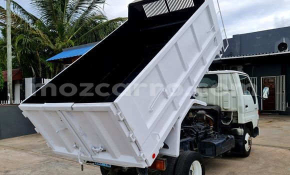 Comprar Usado Toyota Dyna Branco Caminhão em Maputo em Maputo Comprar Usado Toyota Dyna Branco Caminhão em Maputo em Maputo