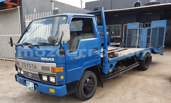 Buy Used Toyota HiAce Blue Truck in Maputo in Maputo Buy Used Toyota HiAce Blue Truck in Maputo in Maputo