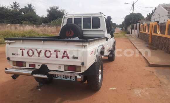Nunua Ilio tumika Toyota Land Cruiser Nyeupe Gari ndani ya Maputo nchini Maputo Nunua Ilio tumika Toyota Land Cruiser Nyeupe Gari ndani ya Maputo nchini Maputo
