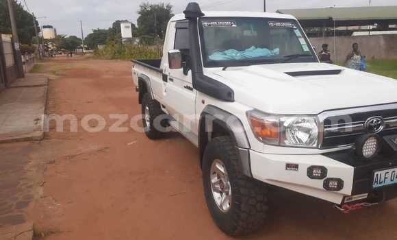 Nunua Ilio tumika Toyota Land Cruiser Nyeupe Gari ndani ya Maputo nchini Maputo Nunua Ilio tumika Toyota Land Cruiser Nyeupe Gari ndani ya Maputo nchini Maputo
