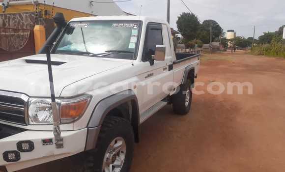 Nunua Ilio tumika Toyota Land Cruiser Nyeupe Gari ndani ya Maputo nchini Maputo Nunua Ilio tumika Toyota Land Cruiser Nyeupe Gari ndani ya Maputo nchini Maputo