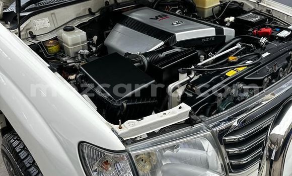 Nunua Ilio tumika Toyota Land Cruiser Prado Nyeupe Gari ndani ya Maputo nchini Maputo