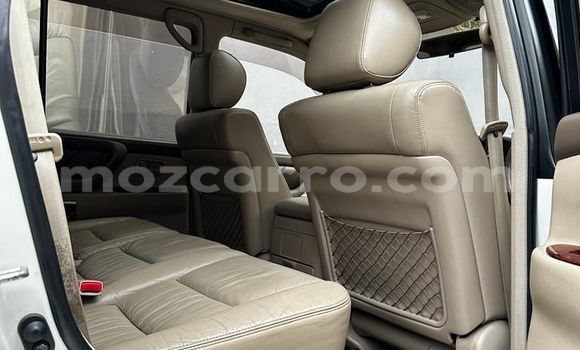 Buy Used Toyota Land Cruiser Prado White Car in Maputo in Maputo Buy Used Toyota Land Cruiser Prado White Car in Maputo in Maputo