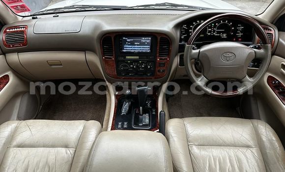 Buy Used Toyota Land Cruiser Prado White Car in Maputo in Maputo Buy Used Toyota Land Cruiser Prado White Car in Maputo in Maputo