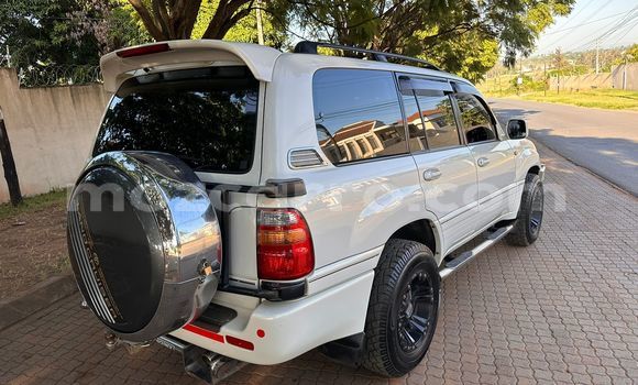 Buy Used Toyota Land Cruiser Prado White Car in Maputo in Maputo Buy Used Toyota Land Cruiser Prado White Car in Maputo in Maputo