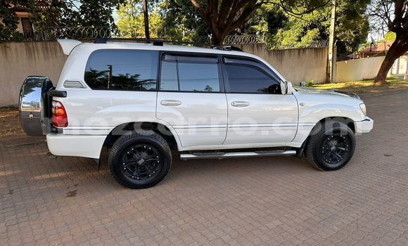 Buy Used Toyota Land Cruiser Prado White Car in Maputo in Maputo Buy Used Toyota Land Cruiser Prado White Car in Maputo in Maputo