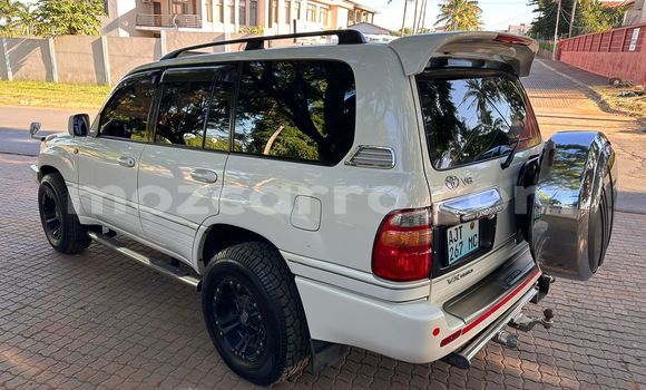 Buy Used Toyota Land Cruiser Prado White Car in Maputo in Maputo Buy Used Toyota Land Cruiser Prado White Car in Maputo in Maputo