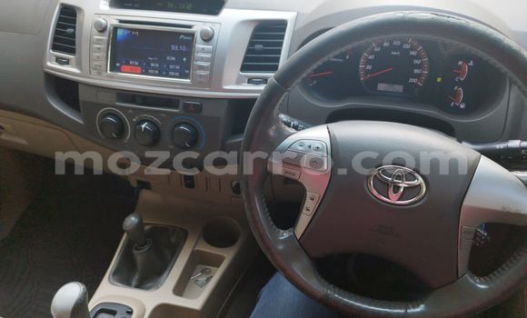 Nunua Ilio tumika Toyota Hilux Nyeupe Gari ndani ya Maputo nchini Maputo