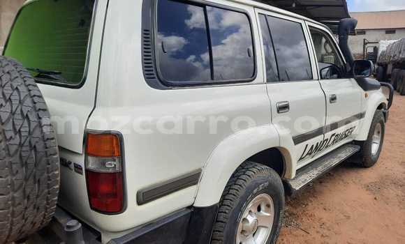 Comprar Usado Toyota Land Cruiser Branco Carro em Maputo em Maputo Comprar Usado Toyota Land Cruiser Branco Carro em Maputo em Maputo