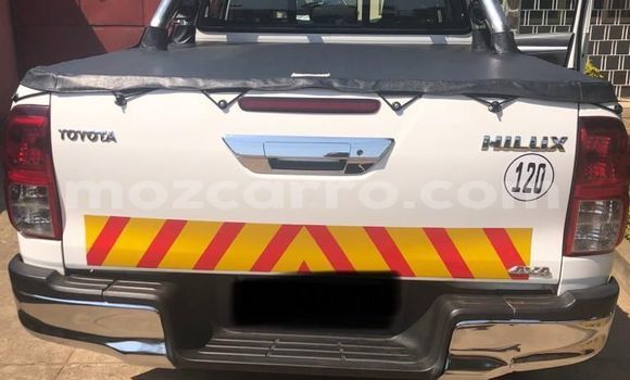 Comprar Usado Toyota Hiluxe Revo Branco Carro em Maputo em Maputo Comprar Usado Toyota Hiluxe Revo Branco Carro em Maputo em Maputo