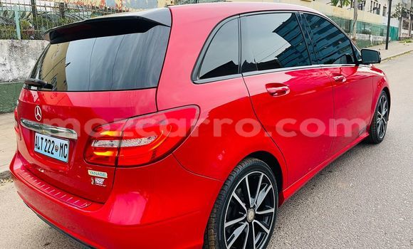 Tenga Tsaru Mercedes Viano Tsvuku Mota in Maputo in Maputo Tenga Tsaru Mercedes Viano Tsvuku Mota in Maputo in Maputo