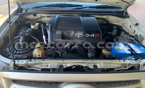 Comprar Usado Toyota Hiluxe VIGO Castanho Carro em Maputo em Maputo