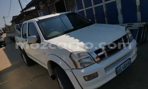 Comprar Usado Isuzu KB Branco Carro em Maputo em Maputo Comprar Usado Isuzu KB Branco Carro em Maputo em Maputo