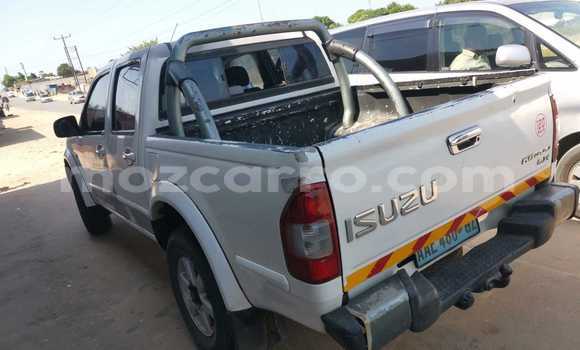 Comprar Usado Isuzu KB Branco Carro em Maputo em Maputo Comprar Usado Isuzu KB Branco Carro em Maputo em Maputo