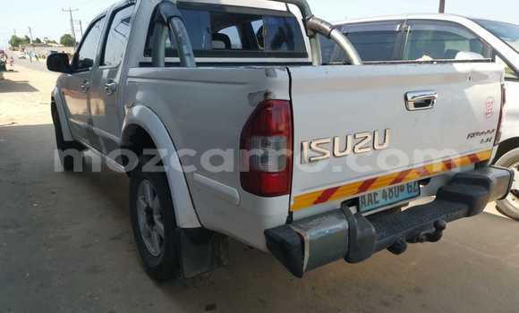 Comprar Usado Isuzu KB Branco Carro em Maputo em Maputo Comprar Usado Isuzu KB Branco Carro em Maputo em Maputo
