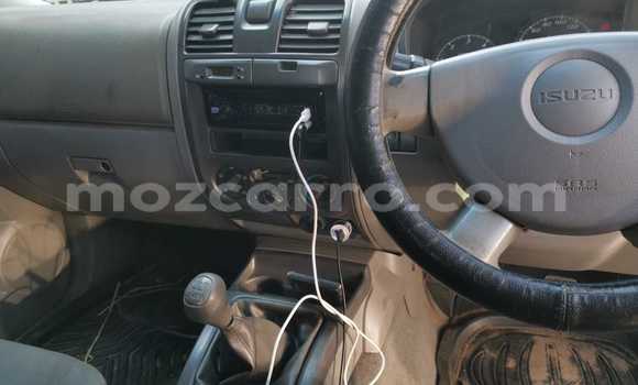 Comprar Usado Isuzu KB Branco Carro em Maputo em Maputo Comprar Usado Isuzu KB Branco Carro em Maputo em Maputo