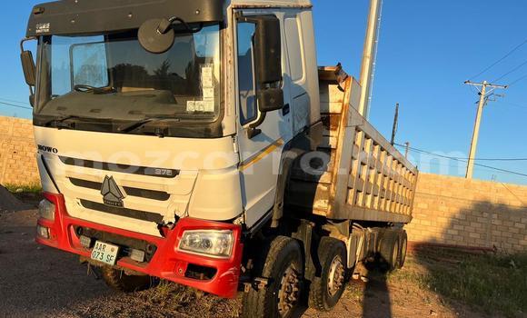 Buy Used Komatsu D31S White Truck in Maputo in Maputo Buy Used Komatsu D31S White Truck in Maputo in Maputo