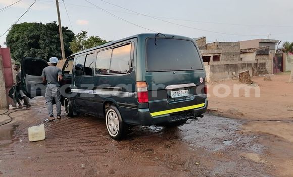 Nunua Ilio tumika Toyota Hiace Kijani Gari ndani ya Maputo nchini Maputo