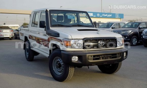 Nunua Imported Toyota Land Cruiser Nyeupe Gari ndani ya Import - Dubai nchini Cabo Delgado Nunua Imported Toyota Land Cruiser Nyeupe Gari ndani ya Import - Dubai nchini Cabo Delgado